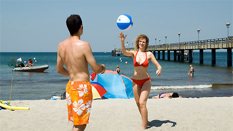 den Strand sportlich genießen