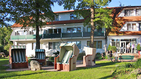 Strandkorboase auf unserem großzügigen Parkgrundstück Strandkorboase auf unserem großzügigen Parkgrundstück