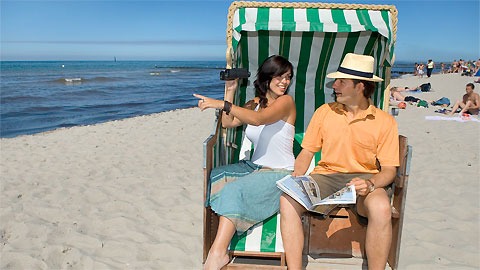 Der Strand ist nur wenige Meter von unserem Hotel entfernt. Der Strand ist nur wenige Meter von unserem Hotel entfernt.